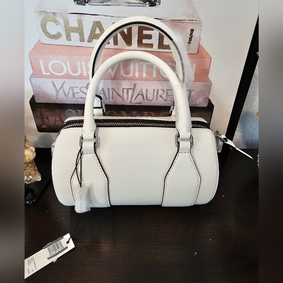 NWT. Marc Jacobs White Barrel Bag. - Picture 2 of 11